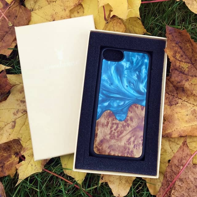 Drewniane etui na telefon Blue Splash - obrazek 4